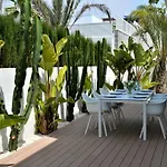 With Private Pool Βίλα