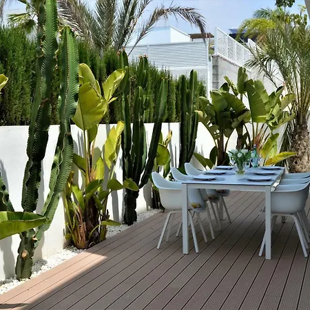 With Private Pool فيلة